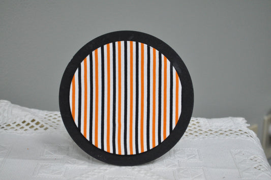 The Stitcher's Stage-Round Gingham Black Back